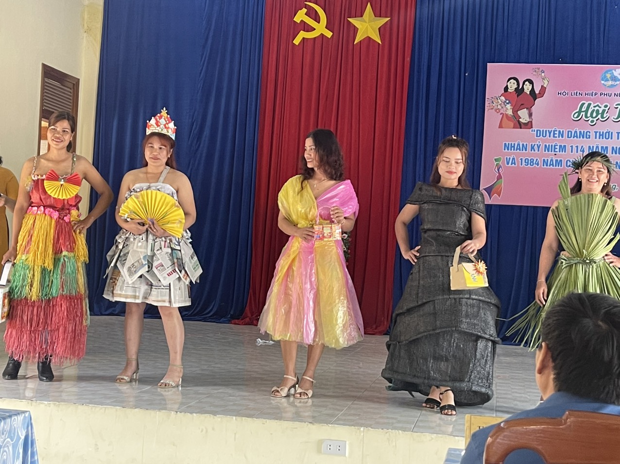 Hội Liên hiệp Phụ nữ xã Đăk Ruồng tổ chức Hội thi “Duyên dáng thời trang tái chế” nhân kỷ niệm 114 năm  Ngày Quốc tế phụ nữ và 1984 năm Cuộc Khởi nghĩa hai bà Trưng